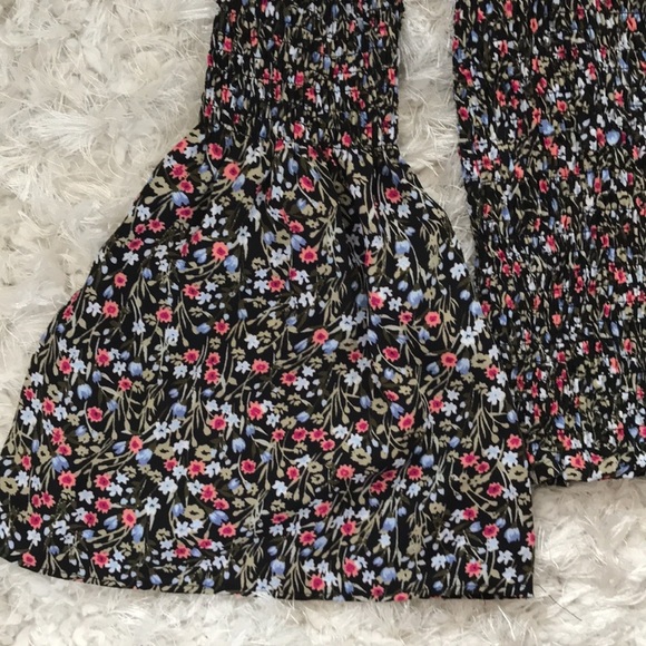 Long flare sleeve, elastic off shoulder, Medium - Picture 2 of 6